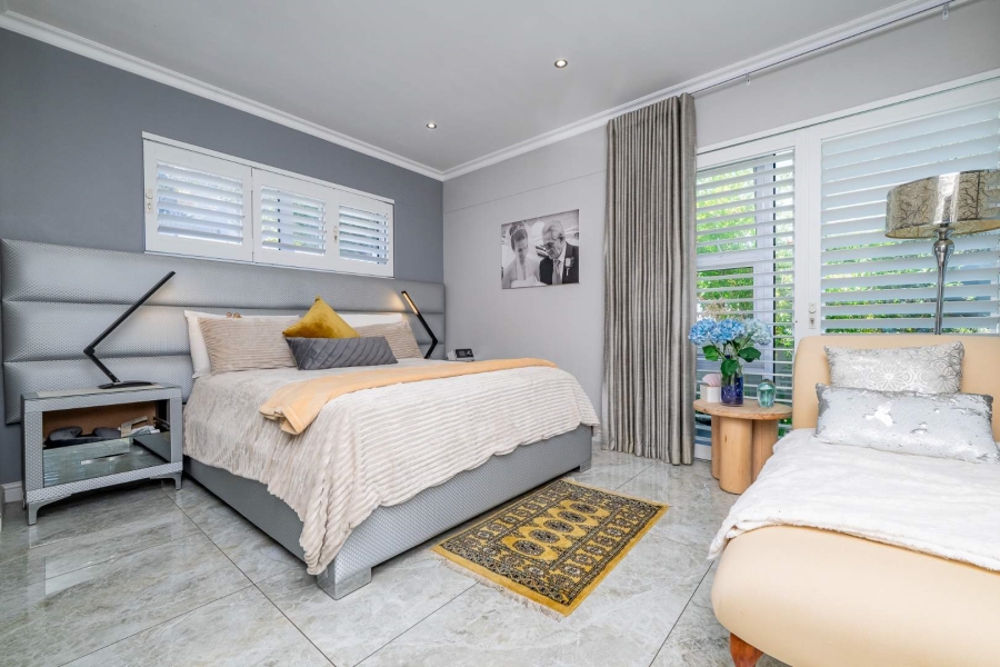 7 Bedroom Property for Sale in Plattekloof Western Cape